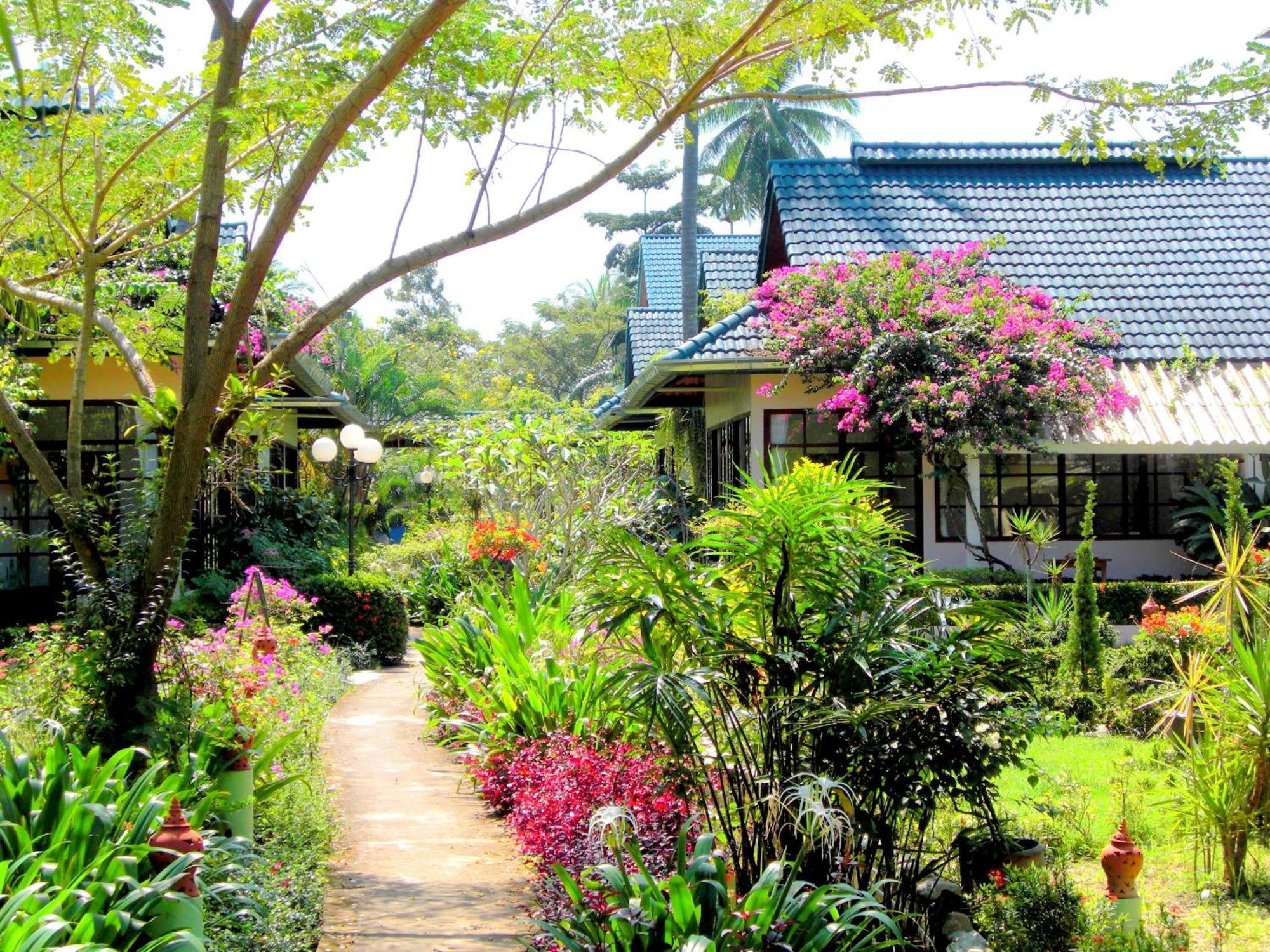 Ekman Garden Resort Sichon Exterior photo